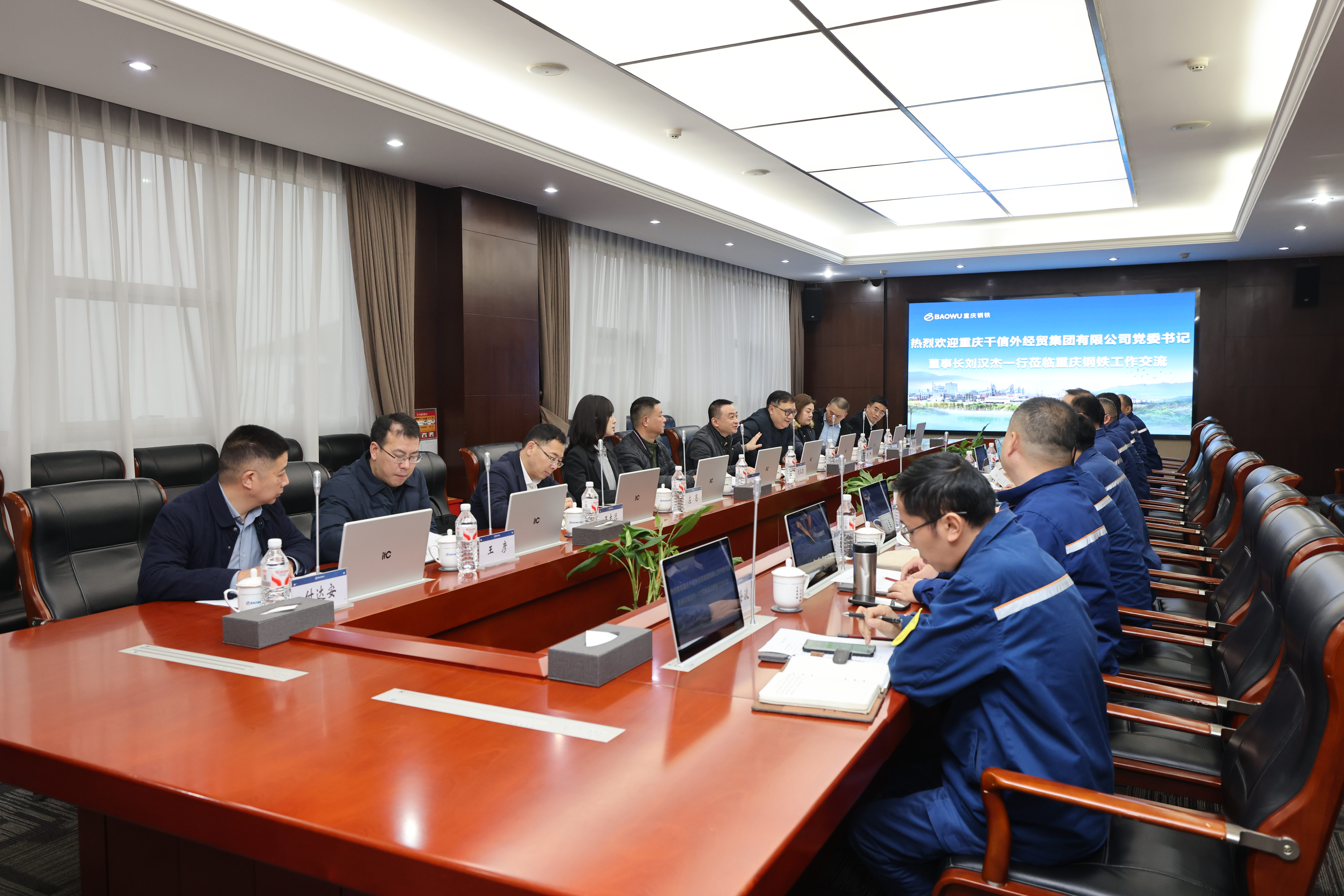 重慶千信外經(jīng)貿(mào)集團(tuán)黨委書(shū)記、董事長(zhǎng)劉漢杰一行到訪(fǎng)重慶鋼鐵